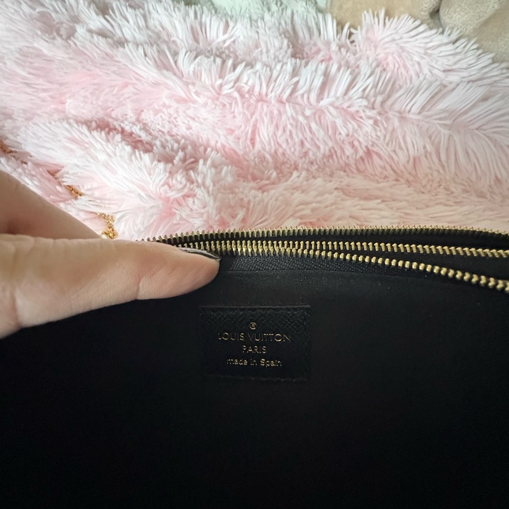 Louis Vuitton Leopard Print Black Clutch - Picture 5 of 6